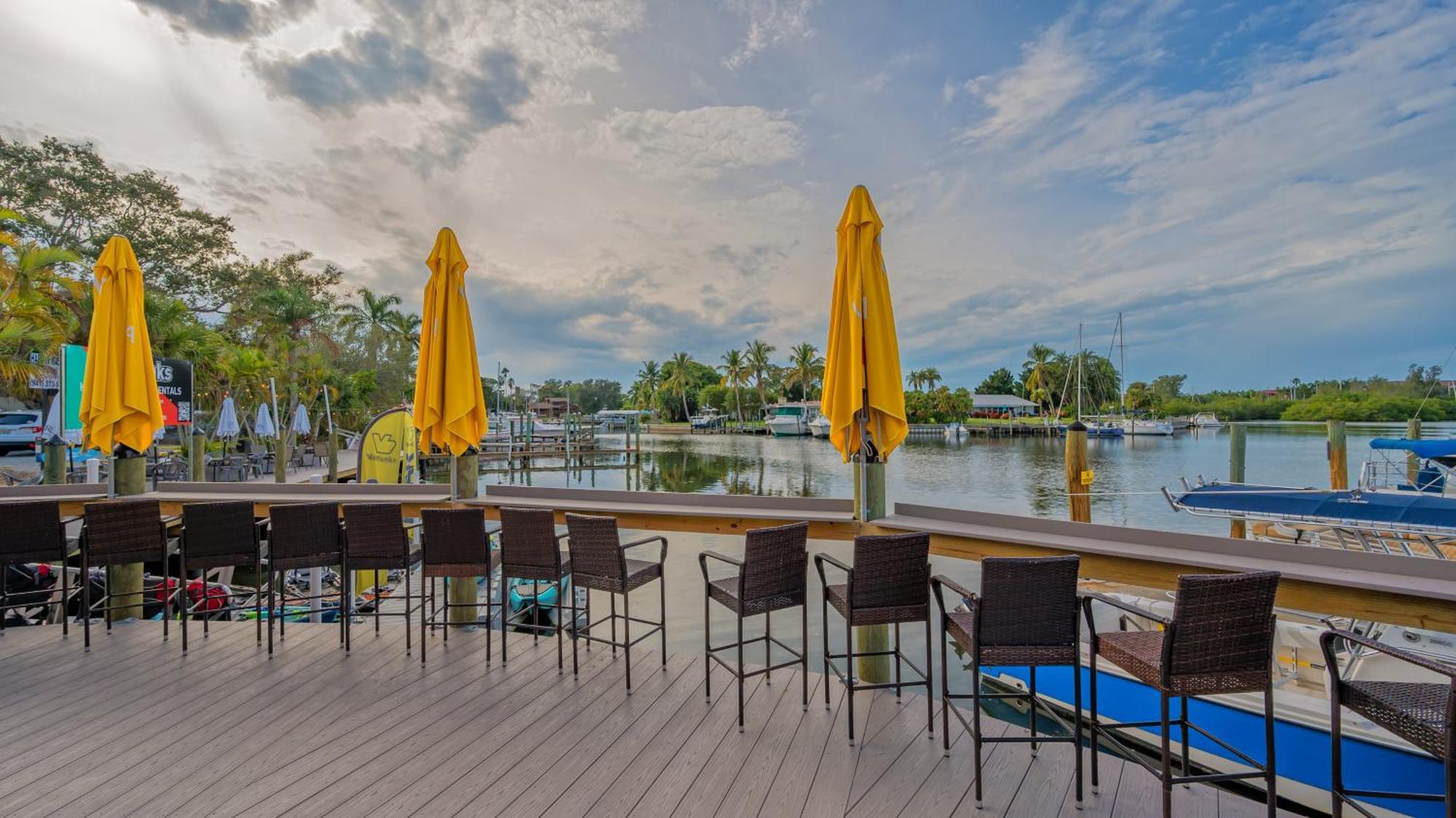 All-New Waterfront With Balcony,Pool,Tiki Bar,Gym ساراسوتا المظهر الخارجي الصورة
